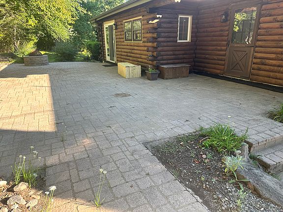 3rd image of 1058 Hoffman Rd