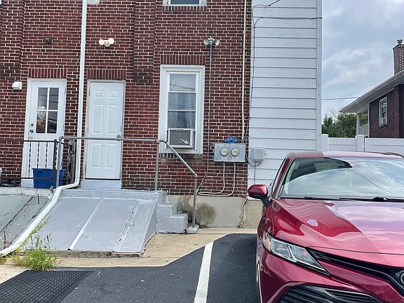 2nd image of 1622 N 11th St Floor 2