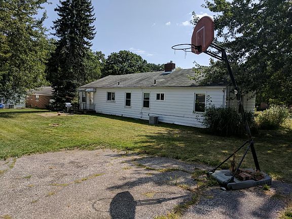 Back of house, extra parking