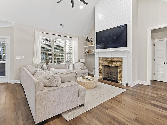 4th image of 105 Abercrombie Pointe