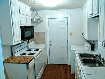 5th image of 1314 Betty Ln APT A