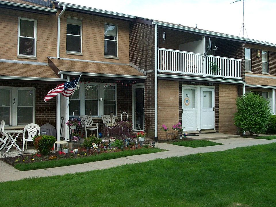1st image of 69 Artist Lake Dr