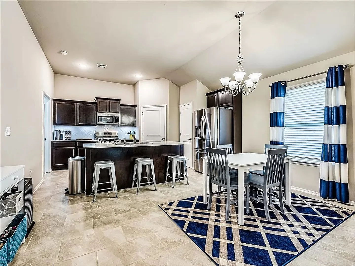 3BD/2BTH Home Minutes from the Highway! — Photo 3