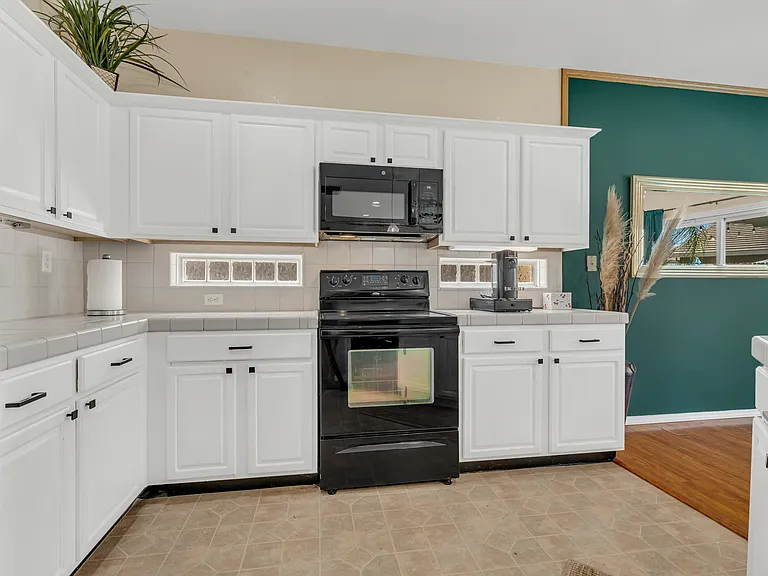 9504 Clear Springs Cir — Photo 10
