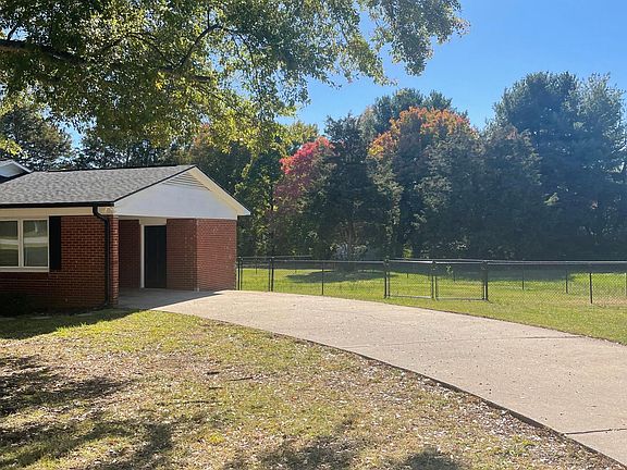 4th image of 1656 Lenora Cir