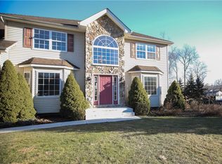 1006 Pine Vw, New Windsor, NY 12553