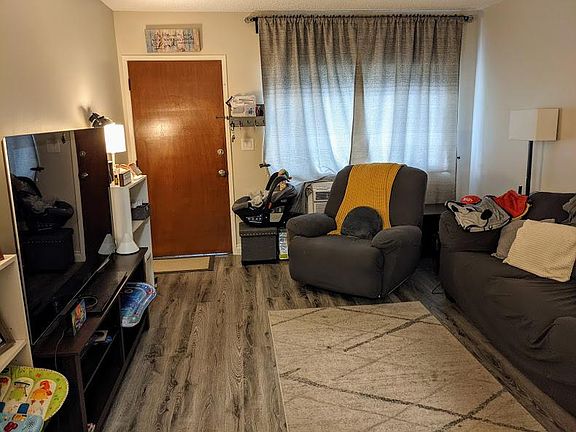 3rd image of 933 N Alameda Ave APT 5