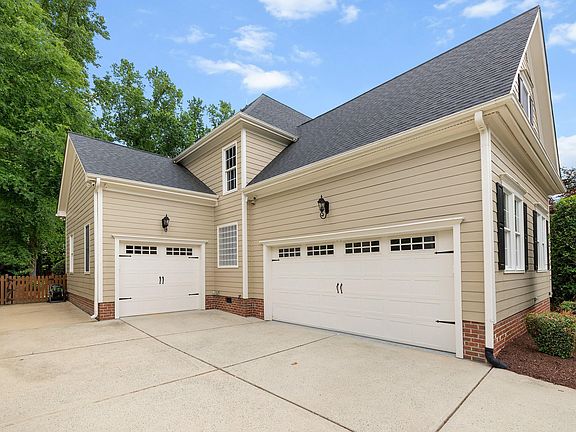 4th image of 5707 Highcroft Dr