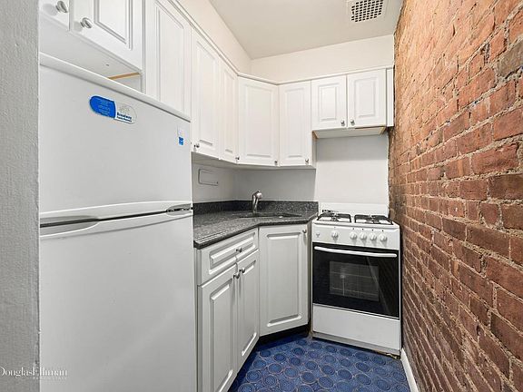 4th image of 114 W 73rd St APT 2B