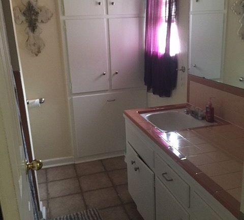 4th image of 1717 E 49th St