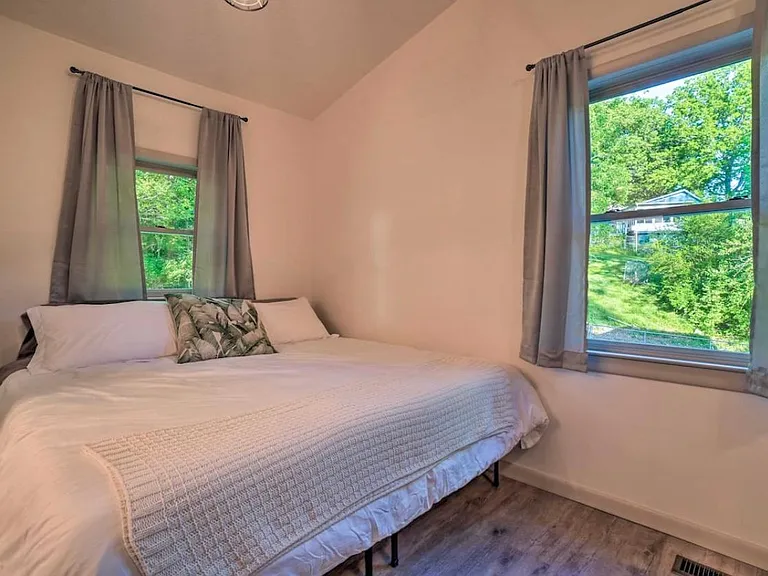 328 River Dr — Photo 12