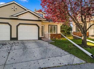 110 NE Somervale Point SW, Calgary, AB T2Y3K4