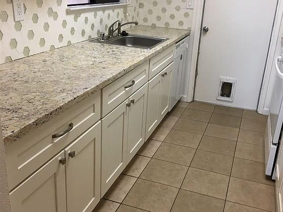 5th image of 1300 Trembath Ln
