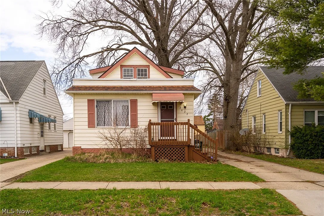 2422 North Ave photo 1
