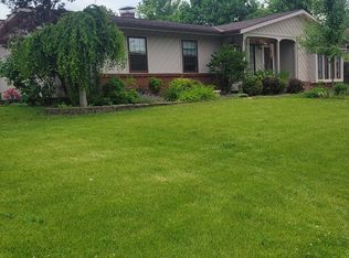 825 Parkview Dr, Rushville, IN 46173