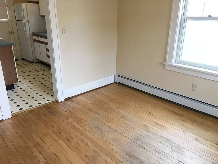 605 E Thomas St — Photo 6