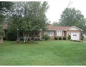 1250 Maple Dr photo 1