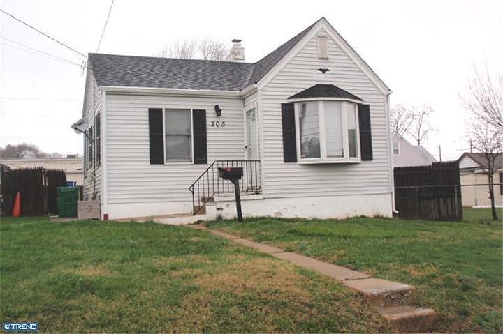 1st image of 205 W Ayre St