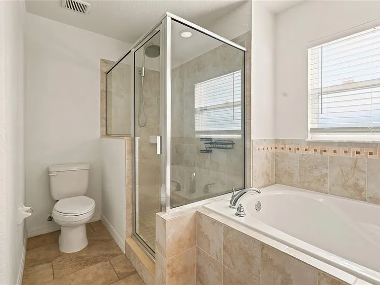 650 Hidden Lakes Ct — Photo 12