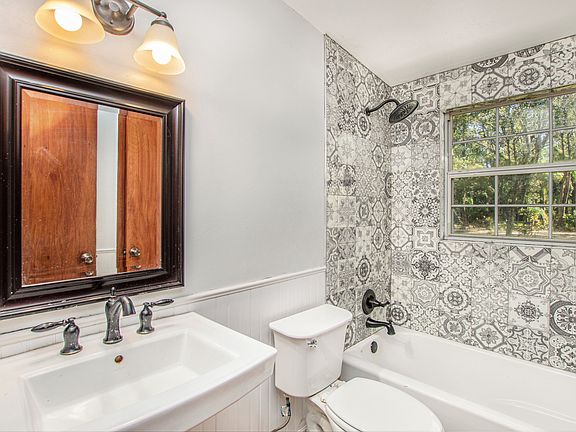 3rd image of 18308 Tomlinson Dr
