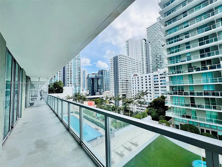 1111 SW 1st Ave #1216 — Photo 3