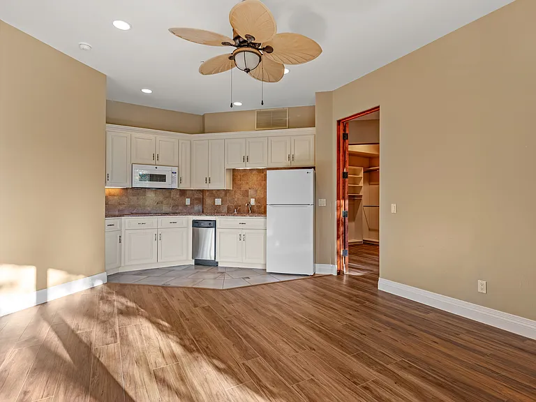 10464 Russell Rd — Photo 7