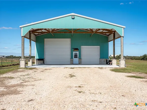 185 E Tiki Dr, Seadrift, TX 77983