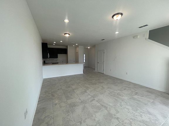 5th image of 40 Pinebury Ln