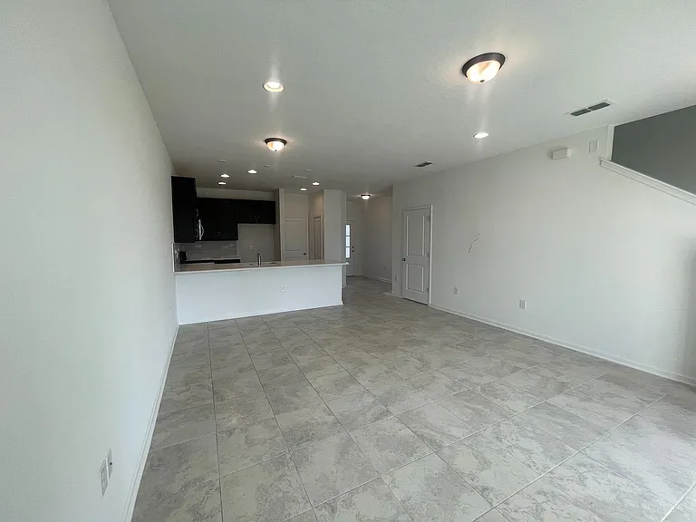 40 Pinebury Ln — Photo 4