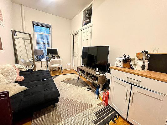 2nd image of 262 W 24th St APT 2D