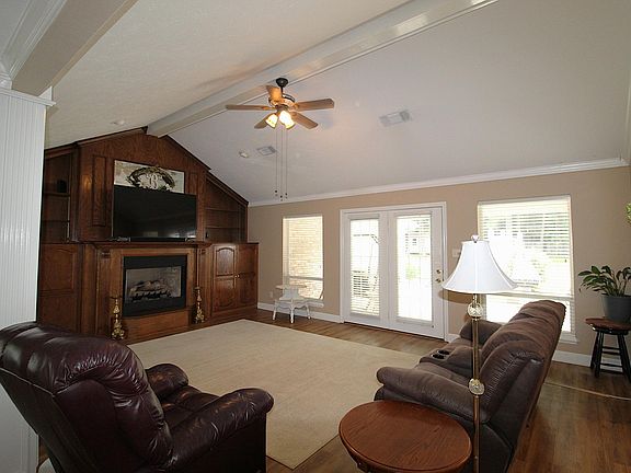 2nd image of 138 Weatherby Dr