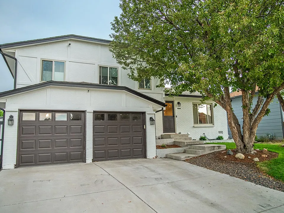 8702 W Stanford Ave