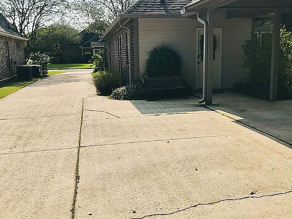 4th image of 18500 Plantation Blvd