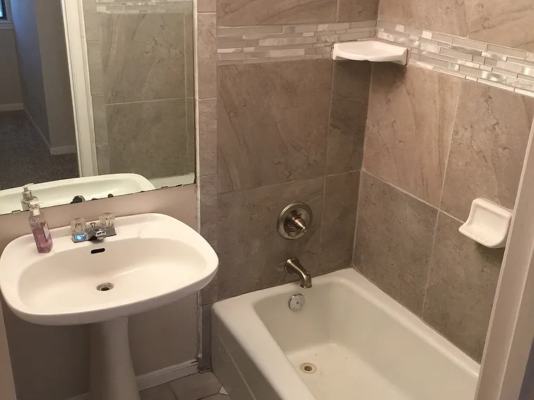 2400 Southland Dr #B — Photo 7