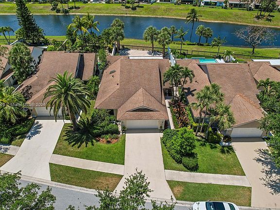 4th image of 226 E River Park Dr
