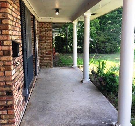3rd image of 940 Rose Ave