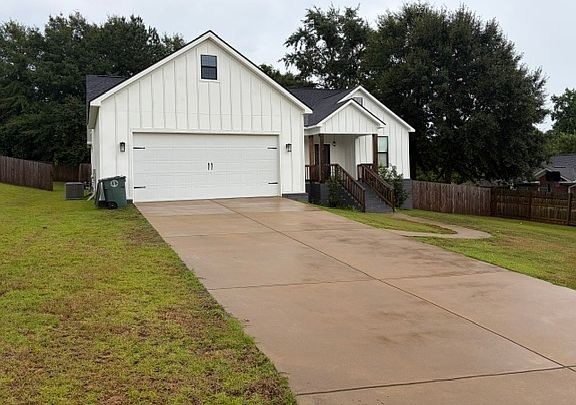 3rd image of 304 Henderson St
