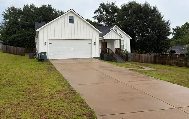 304 Henderson St — Photo 3