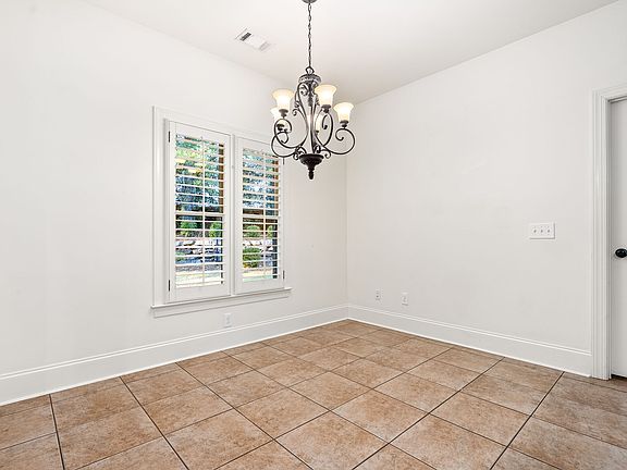 4th image of 1101 Blackman Cir