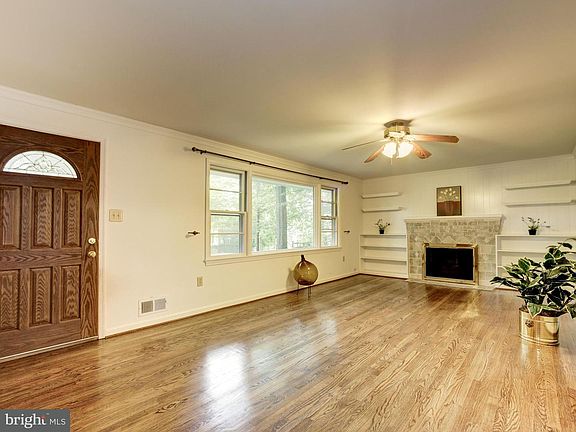 3rd image of 2905 Swanee Ln