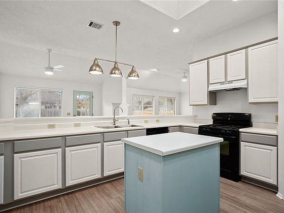 3rd image of 1017 Rocky Creek Dr