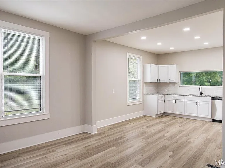 308 Madison Ave — Photo 2
