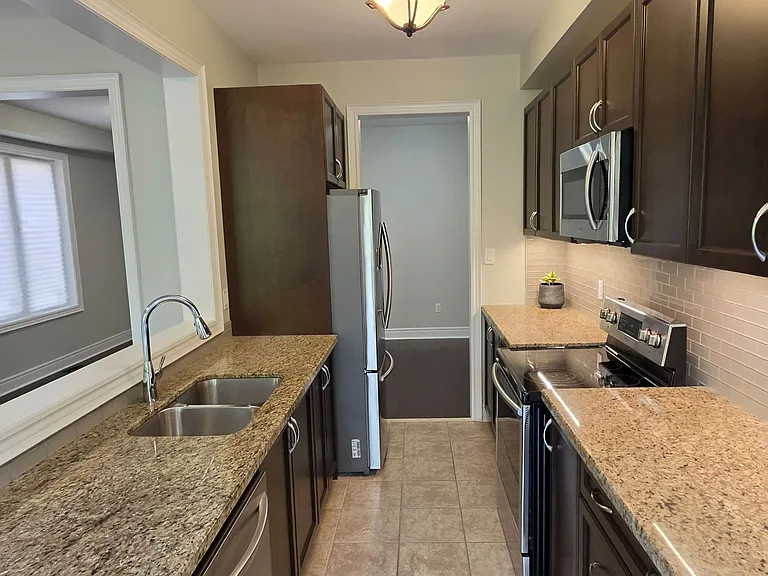 61 Collin Ct — Photo 18