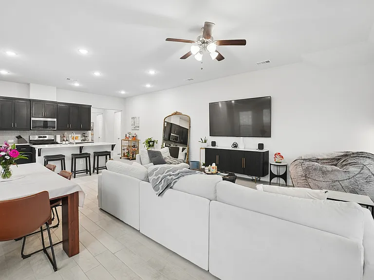 1517 Pegasus Dr — Photo 11