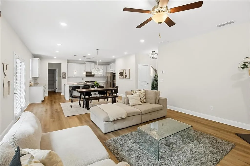 4 bed, 3.0 bath, 2930 sqft, $3,450 — Photo 2