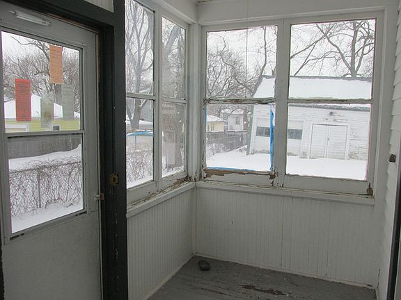 2nd image of 526 E Jackson St