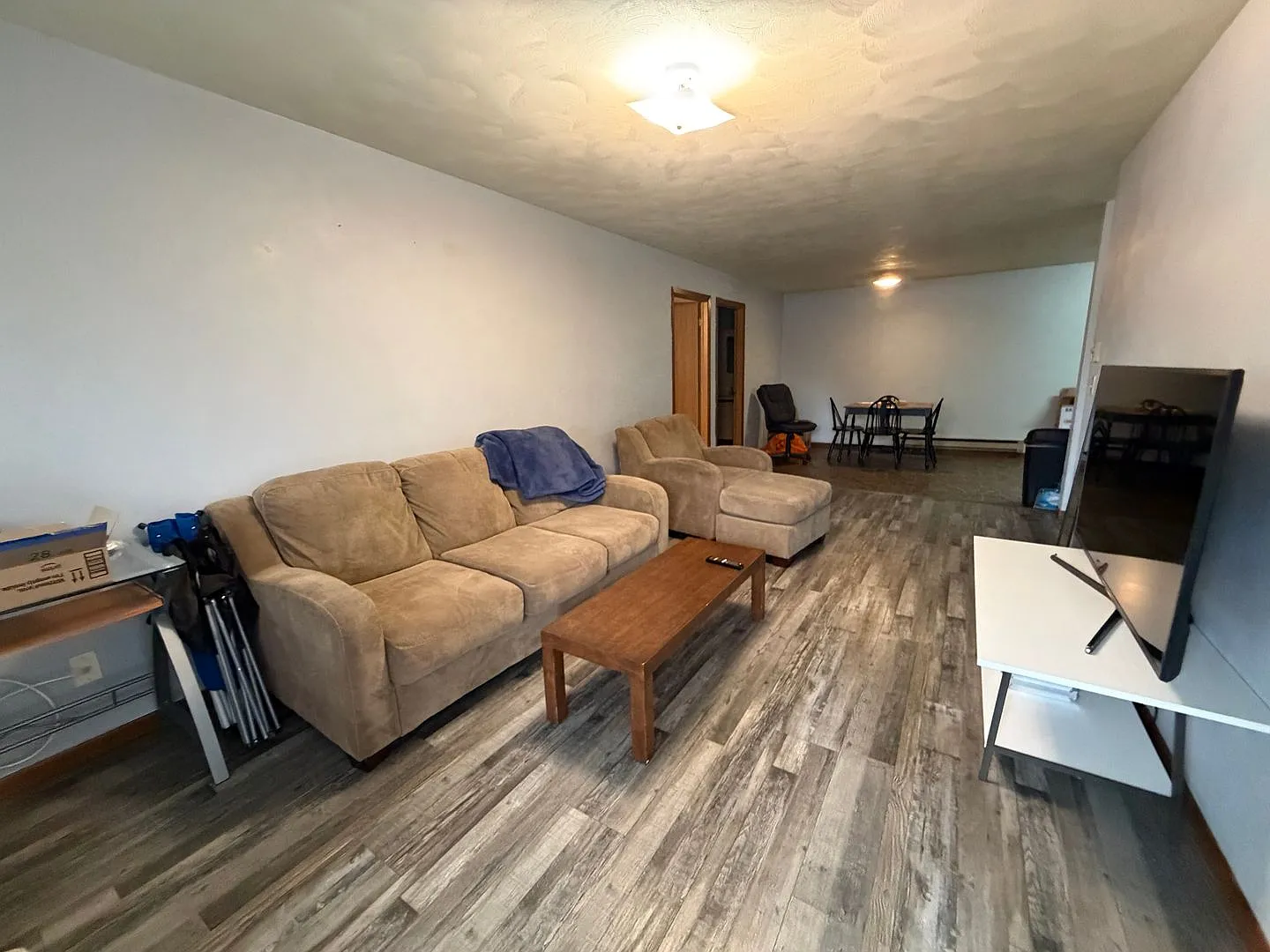Large 3-Bedroom Apartment with Bonus Room Near UW-La Crosse — Photo 2