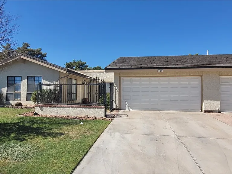 600 Woodmount Dr — Photo 2