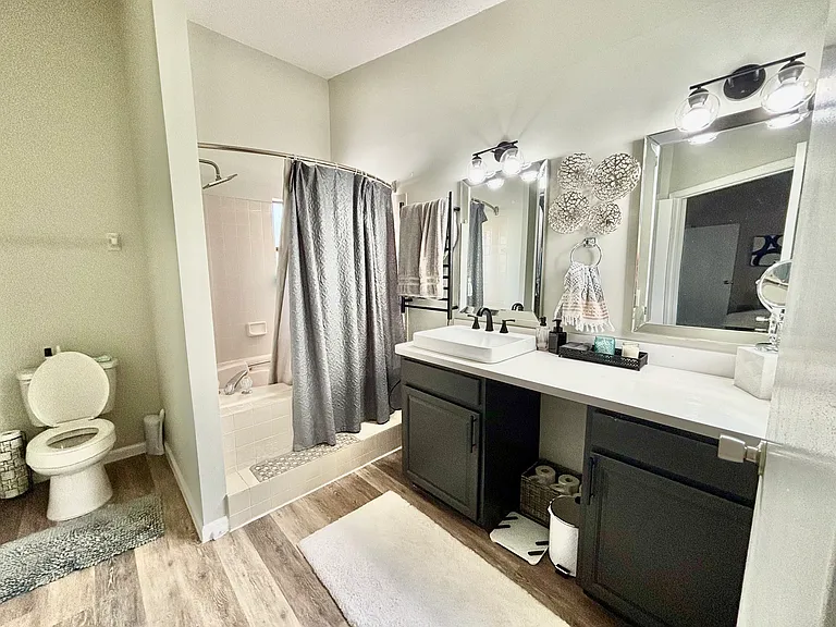 1626 Lara St NE — Photo 8