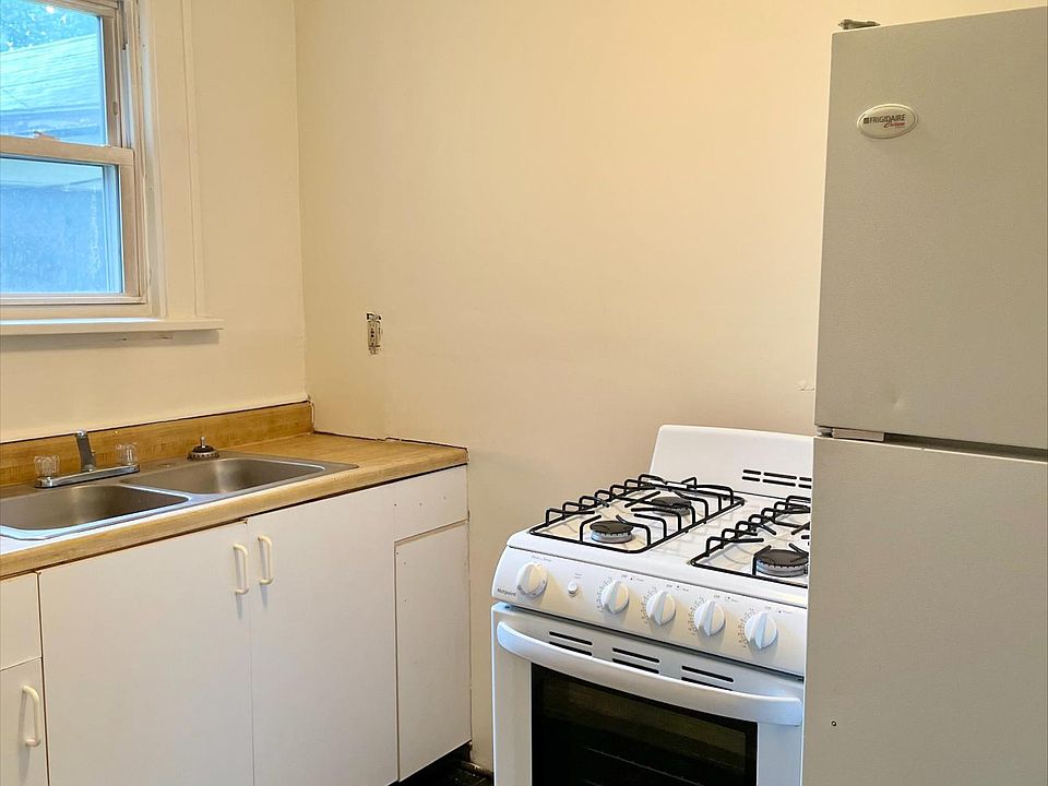 2nd image of 864 Chalker St APT 4